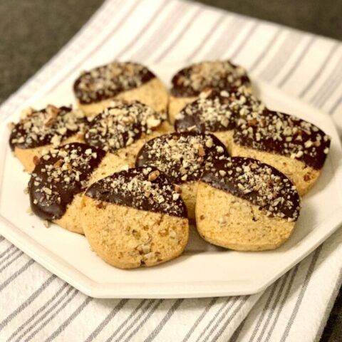 A dish of delicious keto pecan cookies
